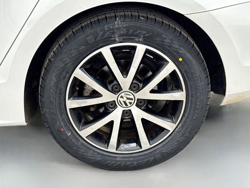 Used 2017 Volkswagen Jetta SE image 35