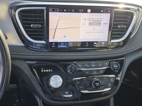 Used 2022 Chrysler Pacifica Limited w/ S Appearance Package image 12