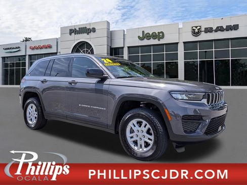 Certified 2024 Jeep Grand Cherokee Laredo w/ Trailer Tow Package AWD/4WD image 1