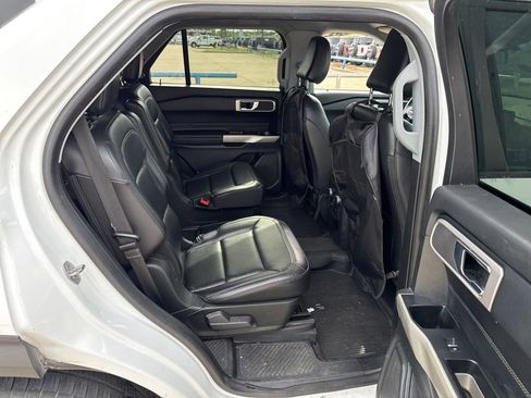 Used 2021 Ford Explorer XLT w/ Equipment Group 202A image 12