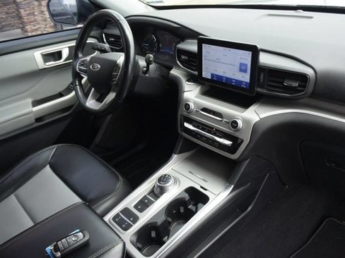 Used 2022 Ford Explorer XLT w/ Equipment Group 202A image 43