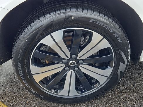 Used 2025 Volvo XC60 T8 Plus w/ Protection Package Premier image 30