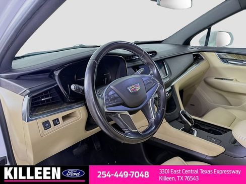 Used 2019 Cadillac XT5 FWD image 11