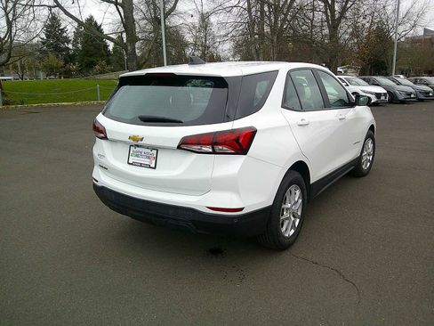 Used 2022 Chevrolet Equinox LS image 5