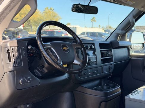 Used 2017 Chevrolet Express 2500 image 19