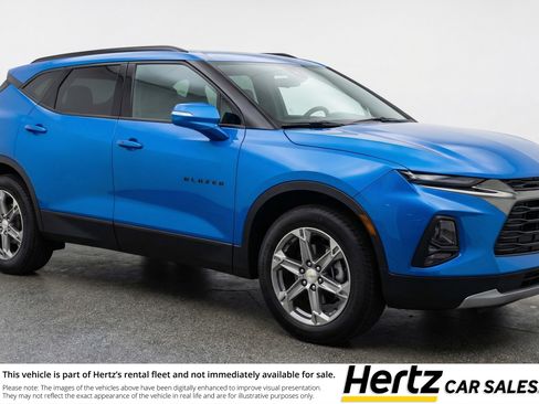 Used 2025 Chevrolet Blazer LT FWD image 1