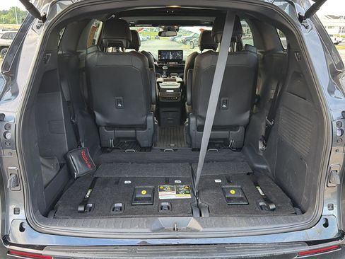 Certified 2025 Toyota Sienna Platinum FWD image 34