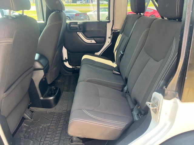 Used 2018 Jeep Wrangler Unlimited Rubicon w/ Connectivity Group AWD/4WD image 32