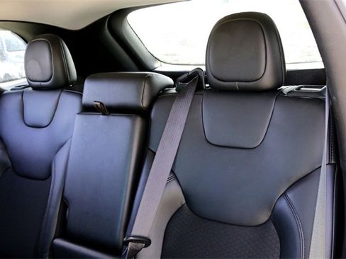 Used 2021 Jeep Cherokee Latitude Plus image 25