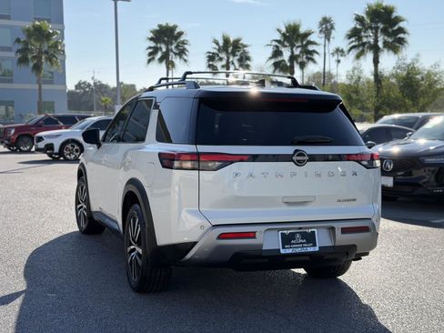 Used 2023 Nissan Pathfinder Platinum image 22