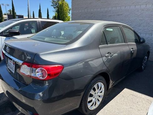 Used 2012 Toyota Corolla LE FWD image 2