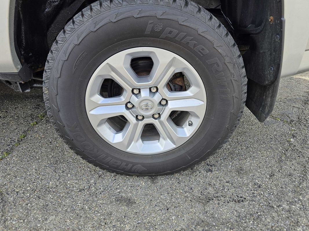 Used 2014 Toyota 4Runner SR5 AWD/4WD image 6