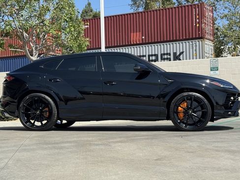 Used 2020 Lamborghini Urus AWD/4WD image 6