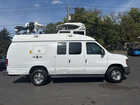 Used 2014 Ford E-350 and Econoline 350 Extended Super Duty w/ Premium Van Group image 4