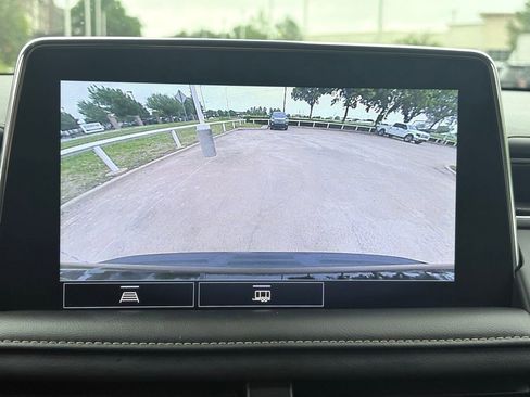 Used 2021 GMC Yukon XL SLT image 11