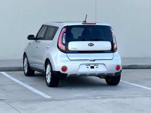 Used 2019 Kia Soul + w/ Primo Package FWD image 5