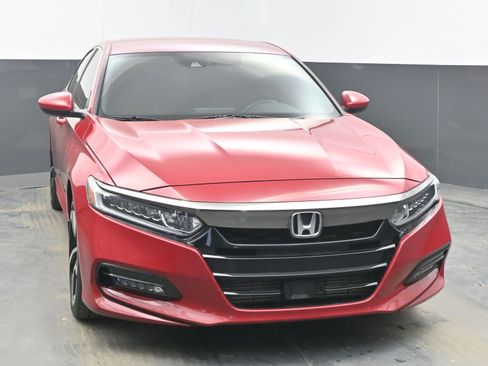 Used 2018 Honda Accord Sport image 3