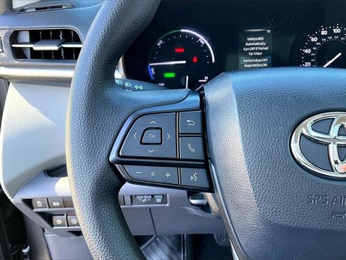 Used 2022 Toyota Sienna LE image 11