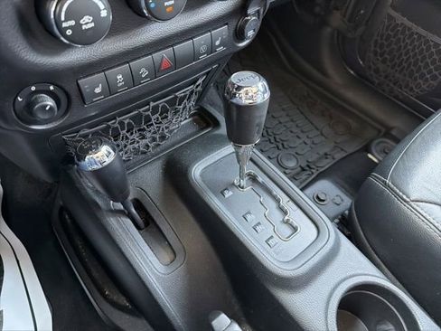 Used 2017 Jeep Wrangler Unlimited Sahara w/ Connectivity Group AWD/4WD image 31
