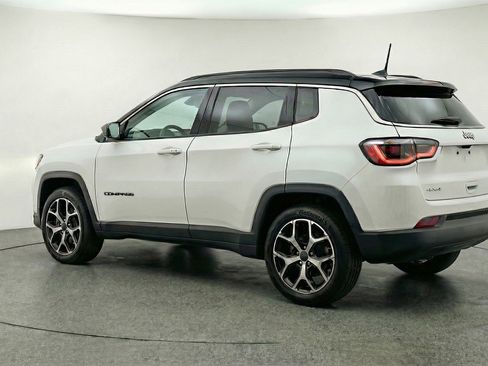 Used 2025 Jeep Compass Limited image 6