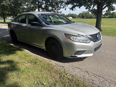 Used 2017 Nissan Altima 2.5 S w/ Power Driver Seat Package FWD image 6