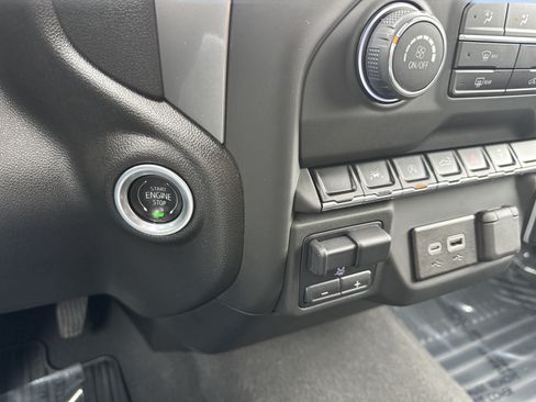 Certified 2024 Chevrolet Silverado 1500 Custom AWD/4WD image 18