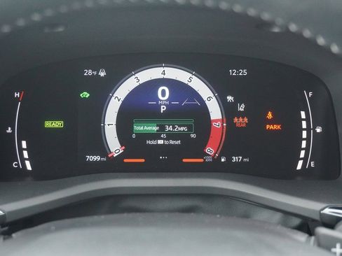 Used 2025 Toyota Camry SE image 10