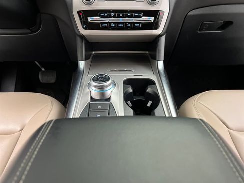 Used 2024 Ford Explorer XLT w/ Equipment Group 202A image 43