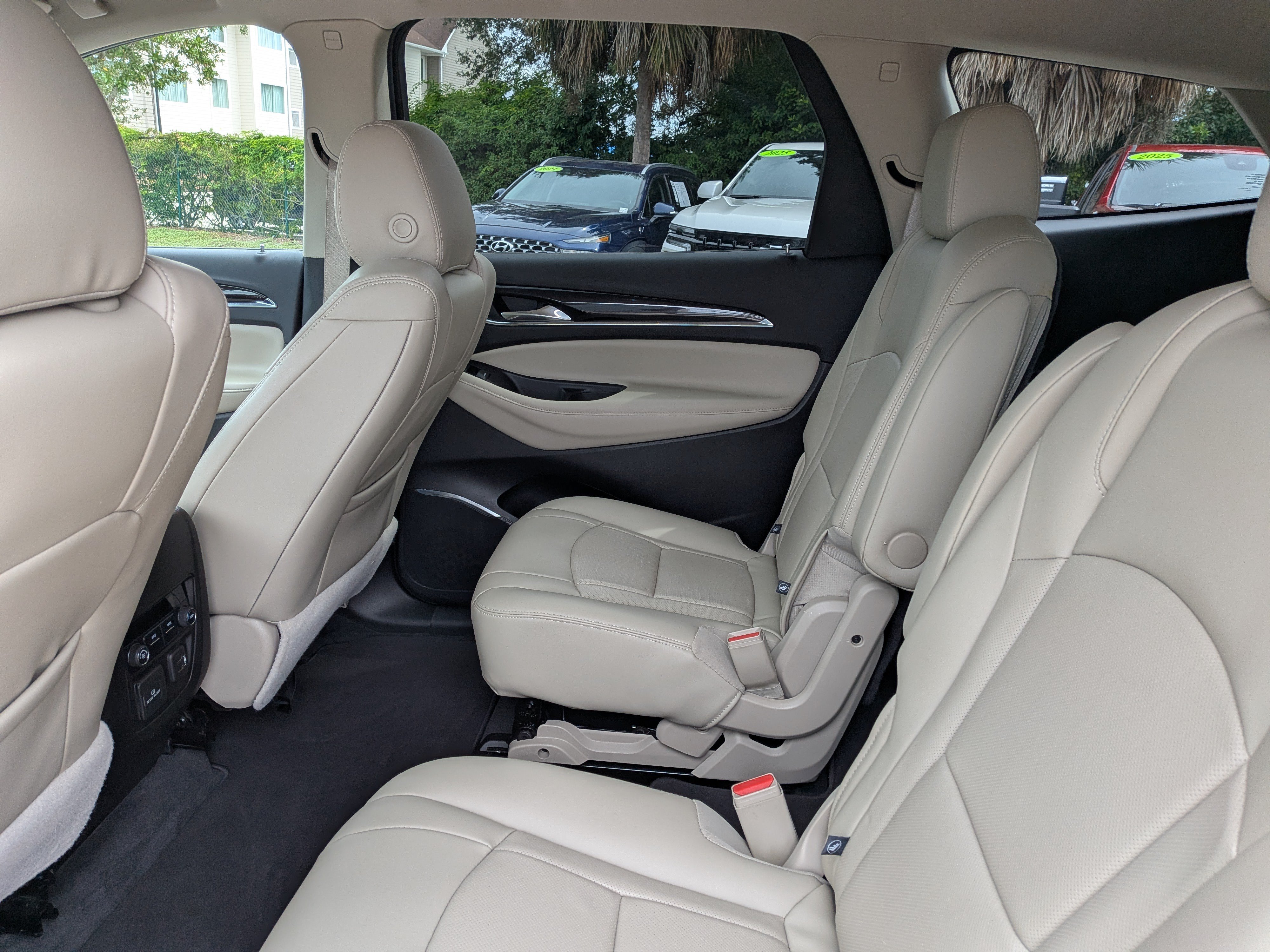 Used 2019 Buick Enclave Essence FWD image 15