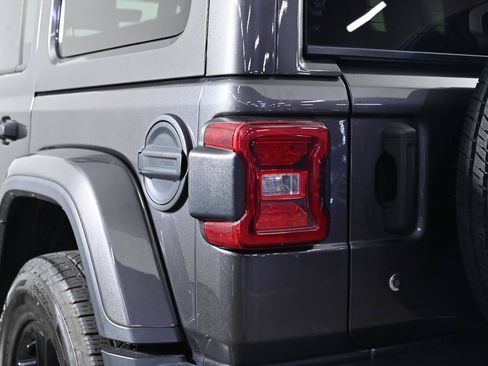 Used 2020 Jeep Wrangler Unlimited Sahara AWD/4WD image 7