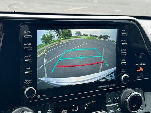 Used 2022 Toyota Highlander XLE image 18