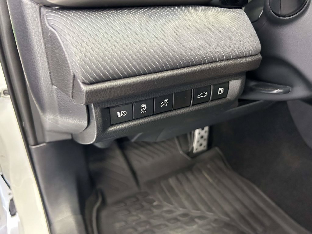 Used 2026 Toyota Camry SE FWD image 17