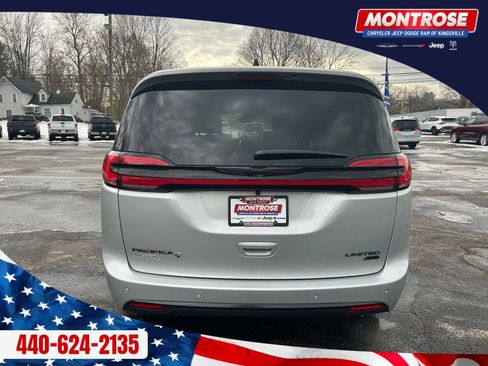 New 2026 Chrysler Pacifica Limited w/ Uconnect Theater Family Group image 4