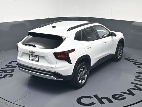 Certified 2025 Chevrolet Trax LT image 34