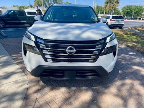 Used 2025 Nissan Rogue SV AWD/4WD image 8