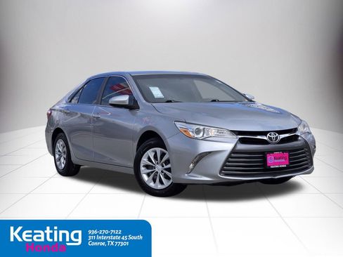 Used 2016 Toyota Camry LE image 3