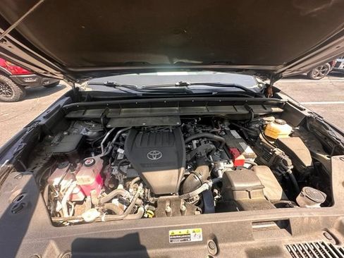 Used 2023 Toyota Highlander XLE FWD image 14