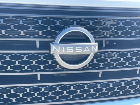 Used 2024 Nissan Titan SV w/ SV Convenience Package AWD/4WD image 9