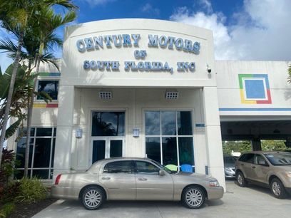 Used 2005 Lincoln Town Car Signature