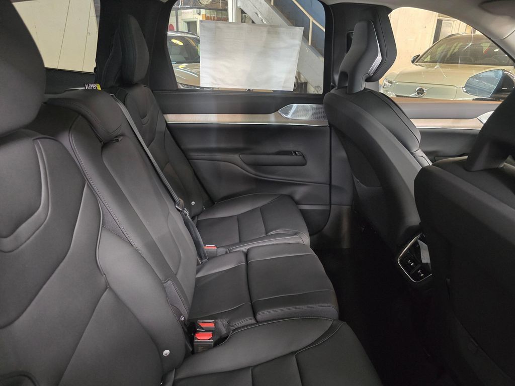Used 2025 Volvo EX90 Ultra AWD/4WD image 12