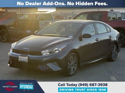 Used 2024 Kia Forte GT-Line w/ GT-Line Premium Package FWD image 3