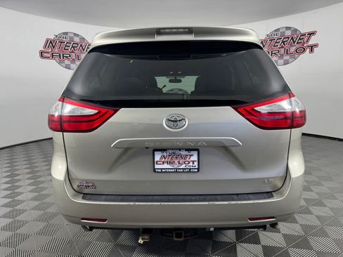 Used 2015 Toyota Sienna LE image 6