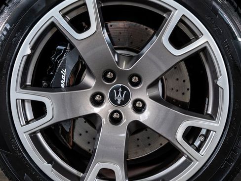 Used 2022 Maserati Levante Modena image 10