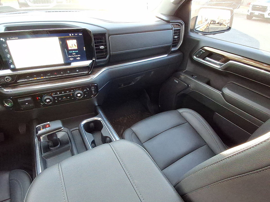 Used 2024 Chevrolet Silverado 1500 LT Trail Boss w/ LT Trail Boss Premium Package AWD/4WD image 11