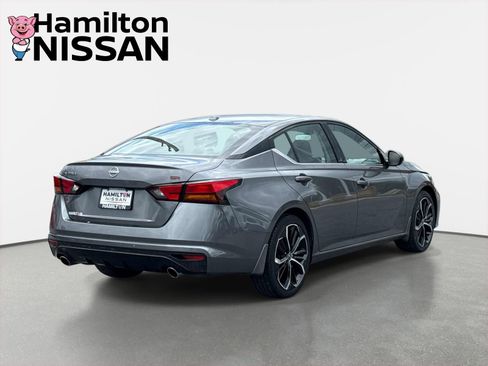 Used 2024 Nissan Altima 2.5 SR FWD image 2