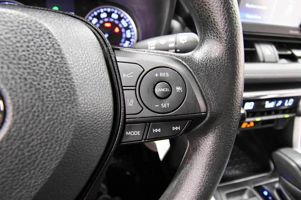 Used 2022 Toyota RAV4 LE AWD/4WD image 21