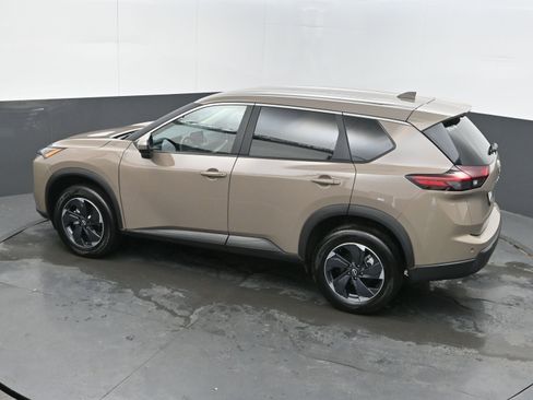 Used 2025 Nissan Rogue SV image 37