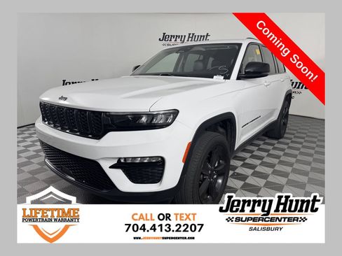 Used 2023 Jeep Grand Cherokee Limited w/ Black Appearance Package AWD/4WD image 1