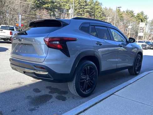 Used 2024 Chevrolet Trax ACTIV w/ Sunroof Package image 12
