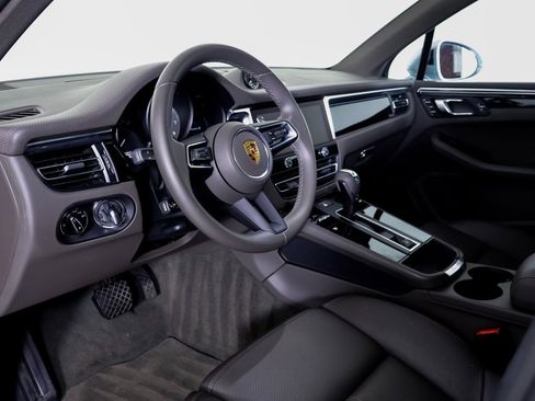 Certified 2023 Porsche Macan S w/ Premium Package Plus image 4